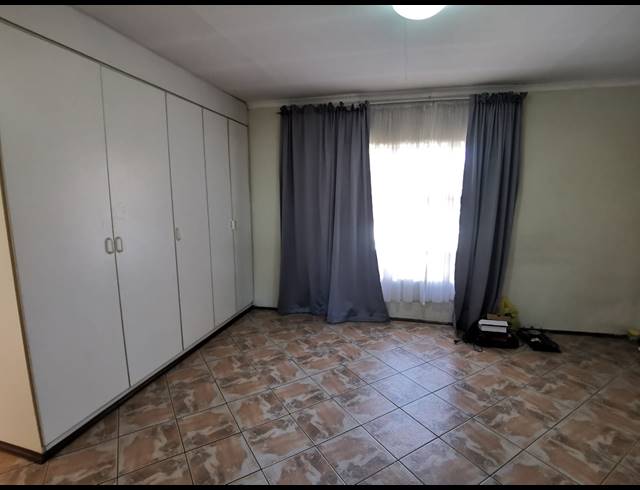 1 BEDROOM SIMPLEX FOR SALE IN VAN DYK PARK